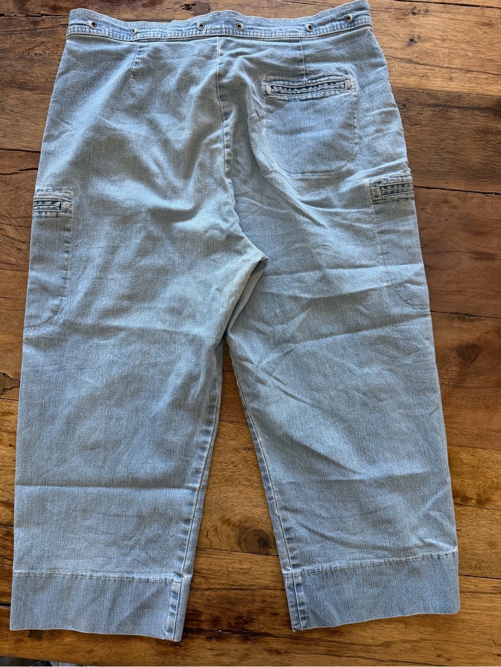 Gloria Vanderbilt Light Wash Denim Crop Pants - Picture 5 of 5